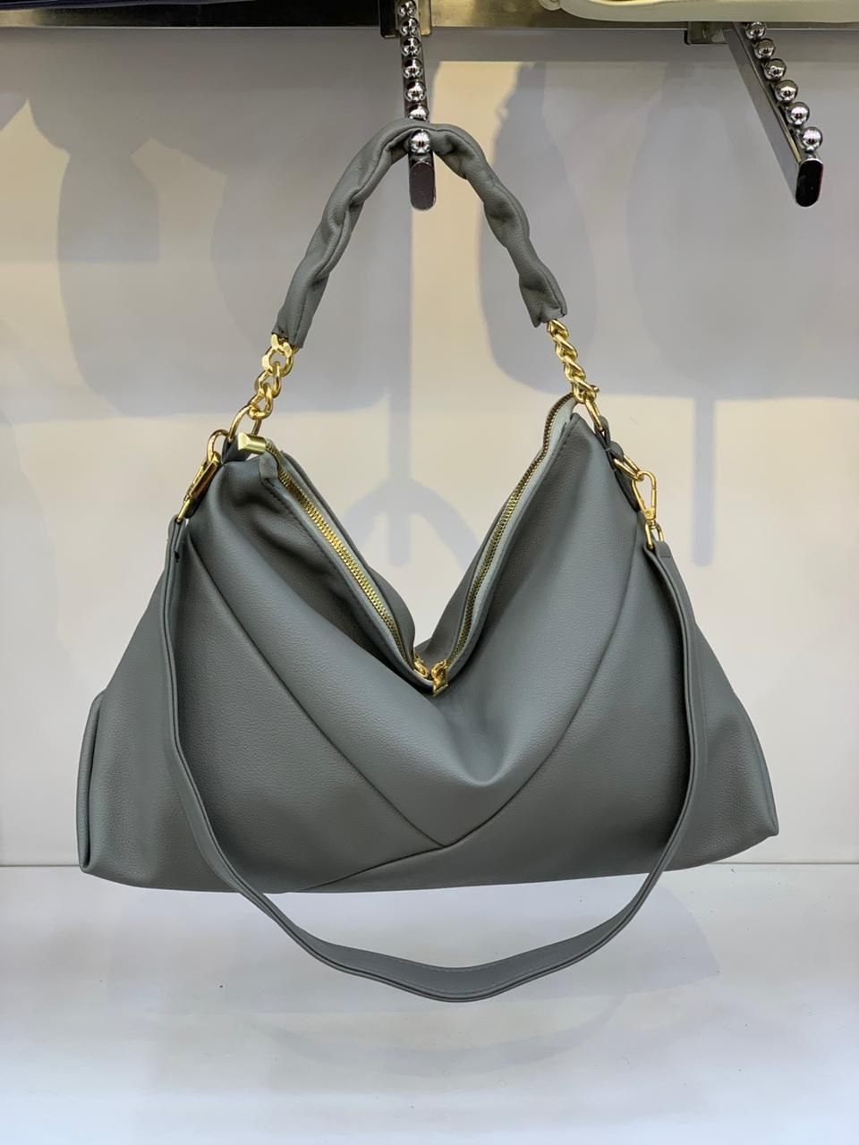 ELARA – Handgefertigte Hobo Bag in Creme