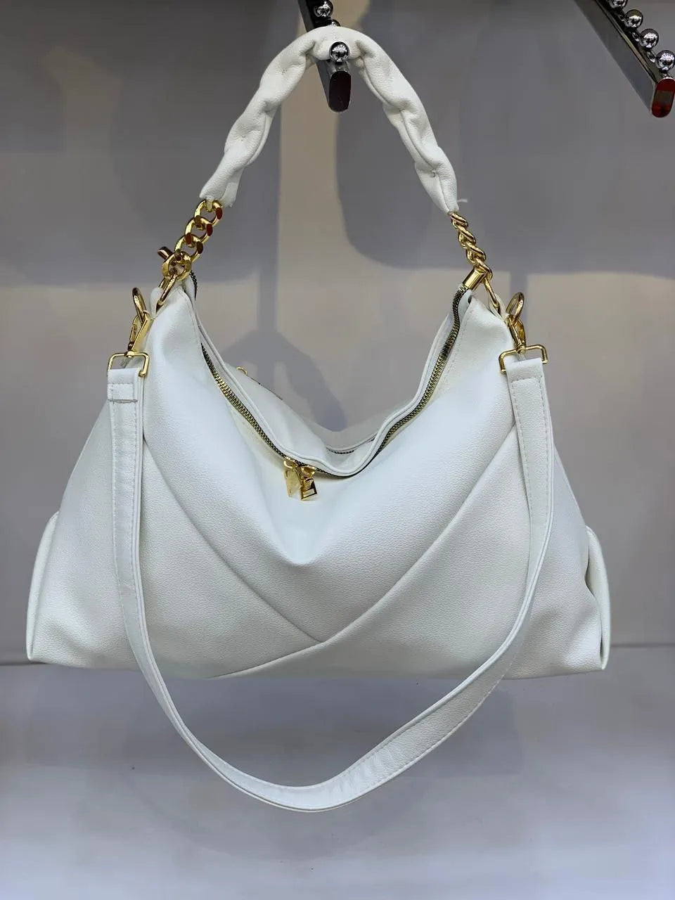 ELARA – Handgefertigte Hobo Bag in Creme