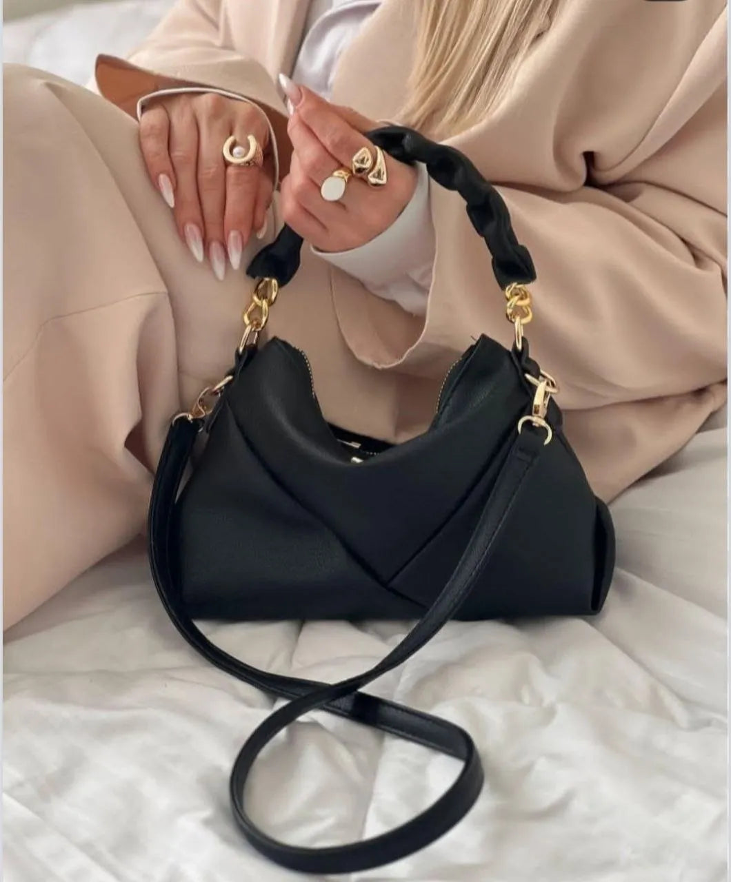 Malia handgefertigte Hobo Bag in taupé