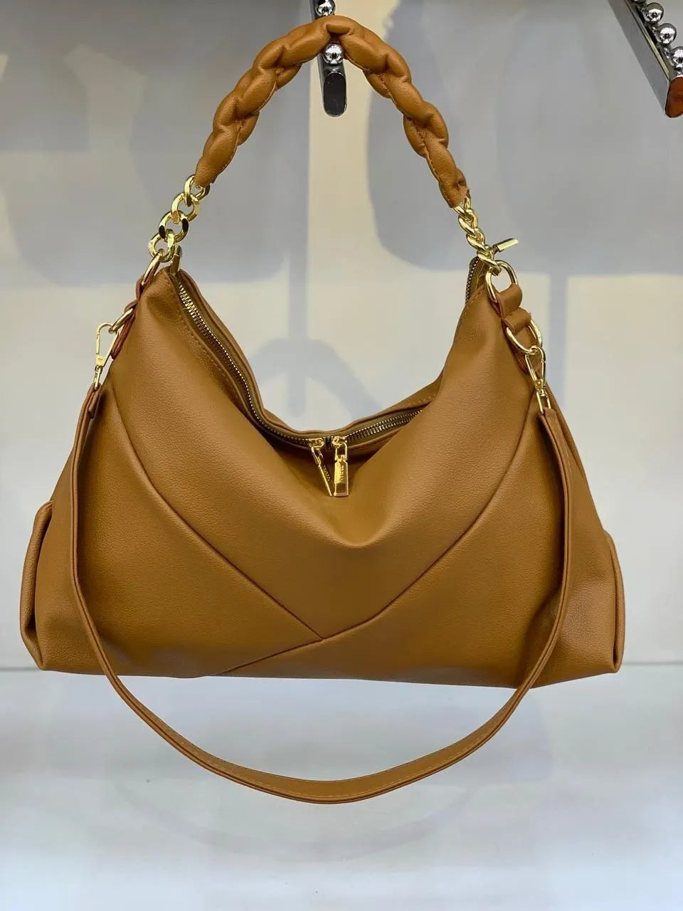 ELARA – Handgefertigte Hobo Bag in Creme